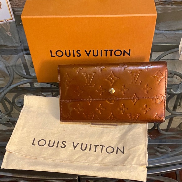 Louis Vuitton Vernis Monogram Wallet - Picture 1 of 8